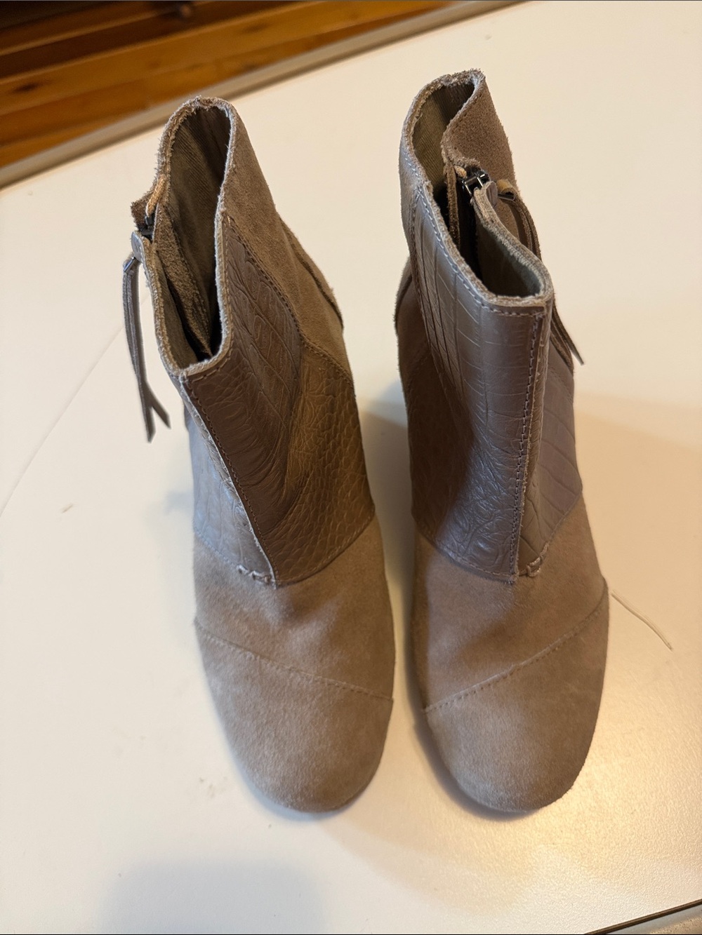 Toms High Desert Wedge Booties. Suede and croc print with tassel zip. Size 8.